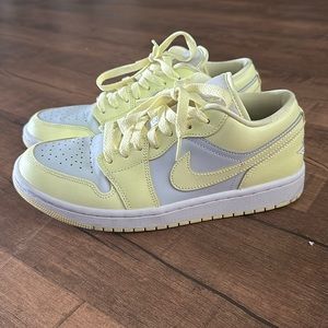 Jordan 1s low lemonade